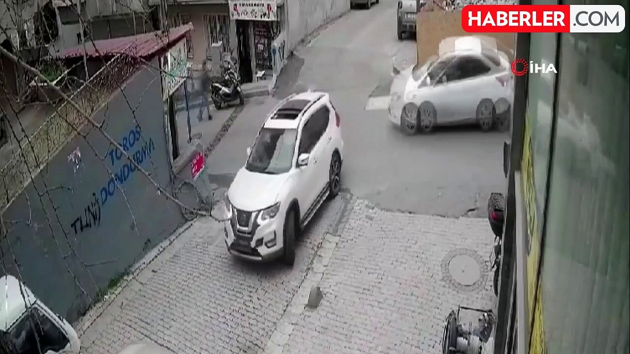 AK Parti'nin Küçükçekmece'deki seçim çalışmasına yönelik düzenlenen silahlı saldırının yeni görüntüleri ortaya çıktı