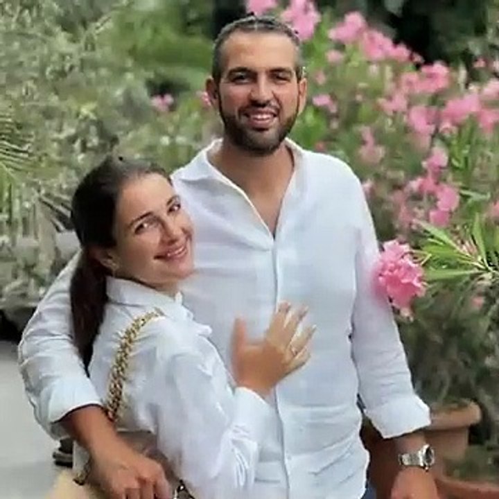 شام الذهبي تتخلى عن الماكياج تمامًا وتظهر على طبيعتها في أول صورة تجمعها بمولودتها الأولى