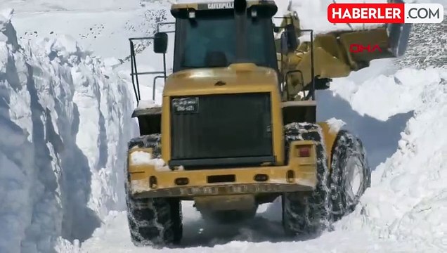 Van'ın Erciş ilçesinde tipide kapanan Pay Mahallesi'nin Tırmıklı Mezrası'nın yolu açıldı