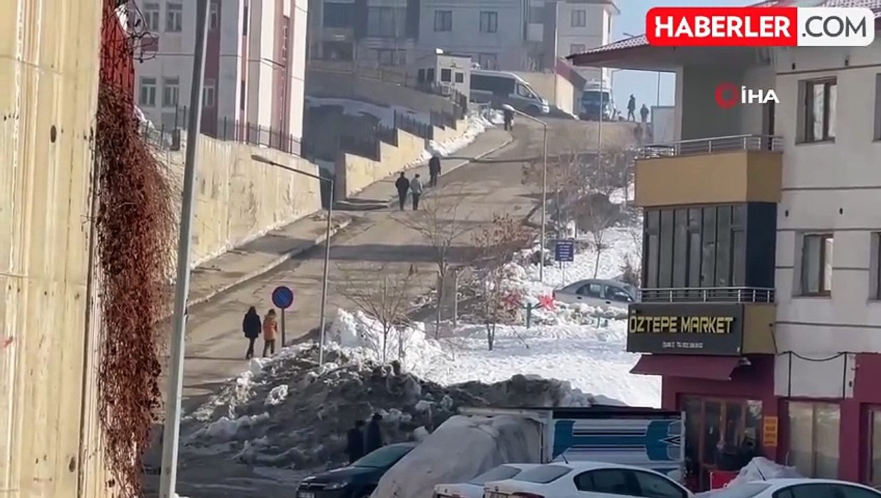 Yüksekova'da 4.4 büyüklüğünde deprem korkuttu:...