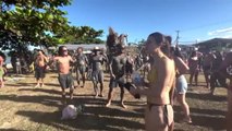Cientos de personas celebran cubriéndose de barro el Carnaval de Río de Janeiro