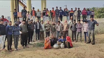 निहालपुरा में पेयजल समस्या, ग्रामीणों ने किया प्रदर्शन