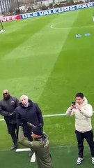 Mbappé agradeciendo a la afición entre gritos de: "Kylian en París"