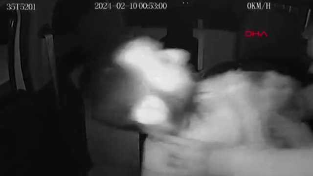 İzmir'de taksiciye yumruklu saldırı araç kamerasında