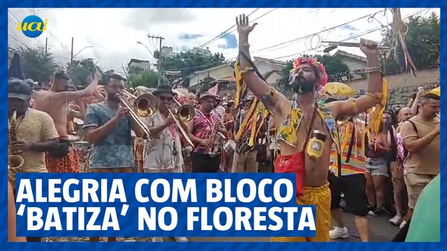 Carnaval BH: Bloco Batiza anima foliões no bairro Floresta