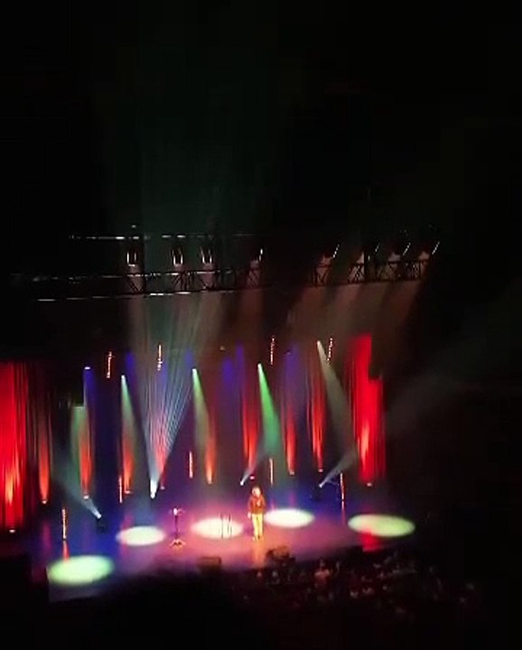 Le spectacle de l'humoriste Seb Mellia perturbé par des personnes l'accusant de viol et d'agressions sexuelles