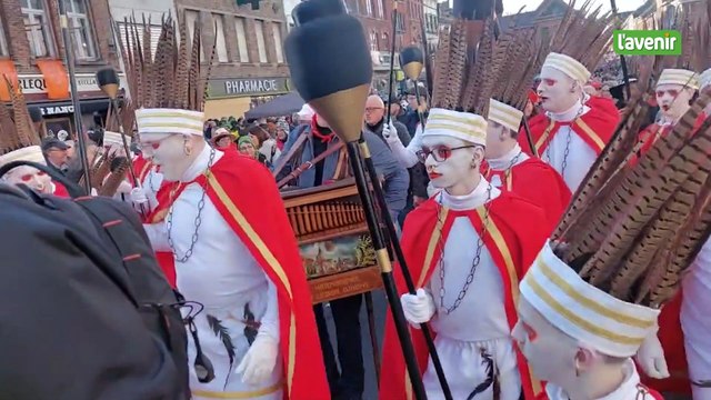 Une troupe de sauvages blancs à Binche en réponse à la polémique qui a touché la Ducasse d'Ath