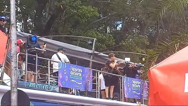 Carnaval 2024: Michel Teló leva multidão às ruas em terceiro dia de folia em São Paulo