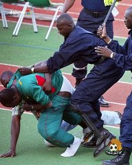 عندما تم سحل مدرب حراس الكاميرون.. وفازوا بنسخة 2002 من أمم إفريقيا