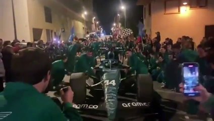 Fernando Alonso y Aston Martin, en los carnavales de Tarragona