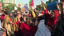 فيديو: أنصار عمران خان يتظاهرون احتجاجا على نتائج الانتخابات في باكستان