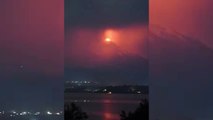 La tormenta eléctrica en Chile iluminando el volcán Villarrica