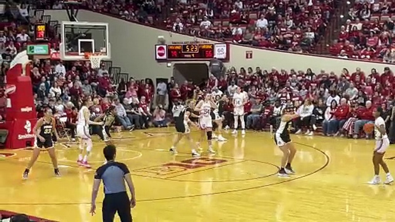 Mackenzie Holmes Record-Breaking Basket
