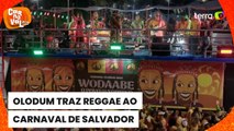 Olodum agita a multidão ao som de reggae no carnaval de Salvador