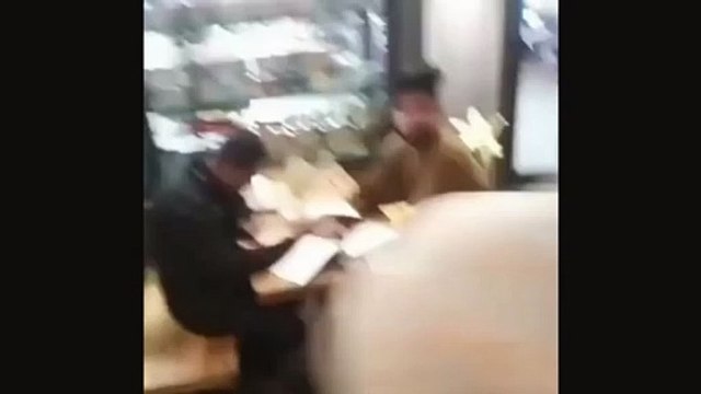 एल्विश यादव ने किया एक और कांड, रेस्टोरेंट में बैठे युवक को जड़ा जोरदार थप्पड़