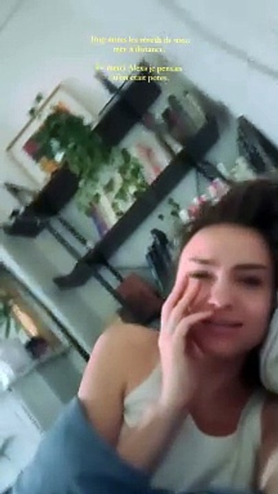 "Trop Mims les réveils de mon mec à distance. Et merci Alexa je pensais qu'on était potes." a-t-elle écrit en légende, un peu sarcastique.Aurélie Pons, Instagram