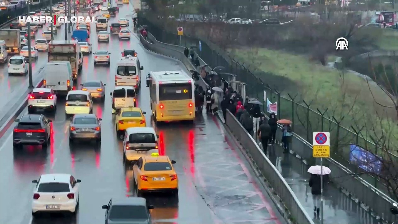 İstanbul trafiğinde yağış etkisi: Yoğunluk yüzde 81'e çıktı