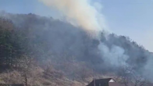 가평 청평면에서 산불...쓰레기 소각 불씨 추정 / YTN