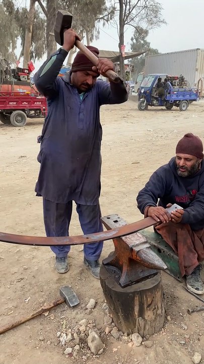 Leafs Spring Straightening #leafspring #restoration #shortsvideo #ytshorts