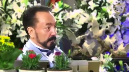 Adnan Oktar’ın "Tayyip Hocasını sevdiğini ve koruduğunu" anlattığı anlar sosyal medyada yeniden gündem oldu