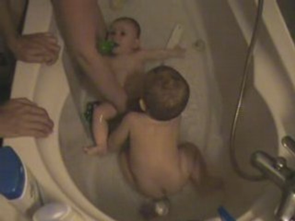 Bain 2 bébés