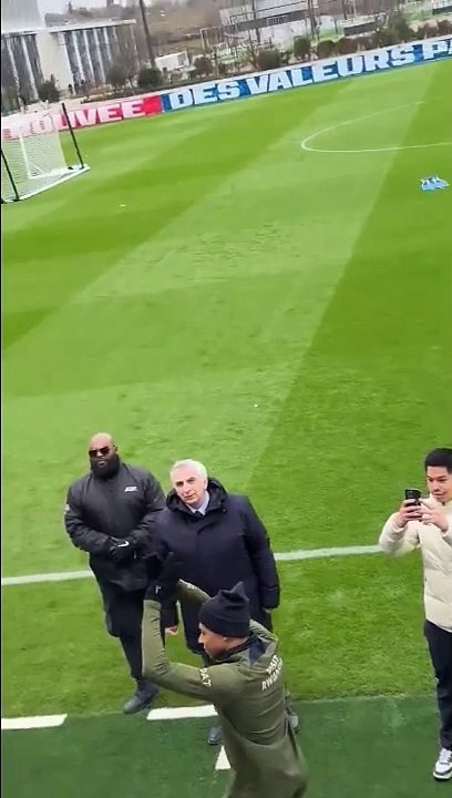 Kylian à Paris!!! Les supporters du PSG veulent garder Mbappé