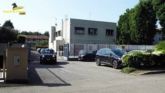 Finto cieco in auto con falso invalido: truffa scoperta dalla Guardia di Finanza di Monza