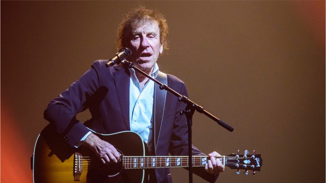 GALA VIDÉO - Alain Souchon : à 79 ans, il se lance un défi étonnant avec ses deux fils !