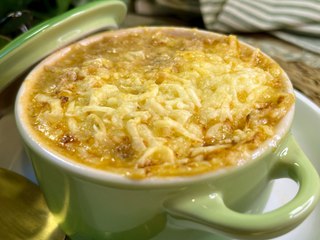 Sopa de cebolla con huevo - Cocina Fácil