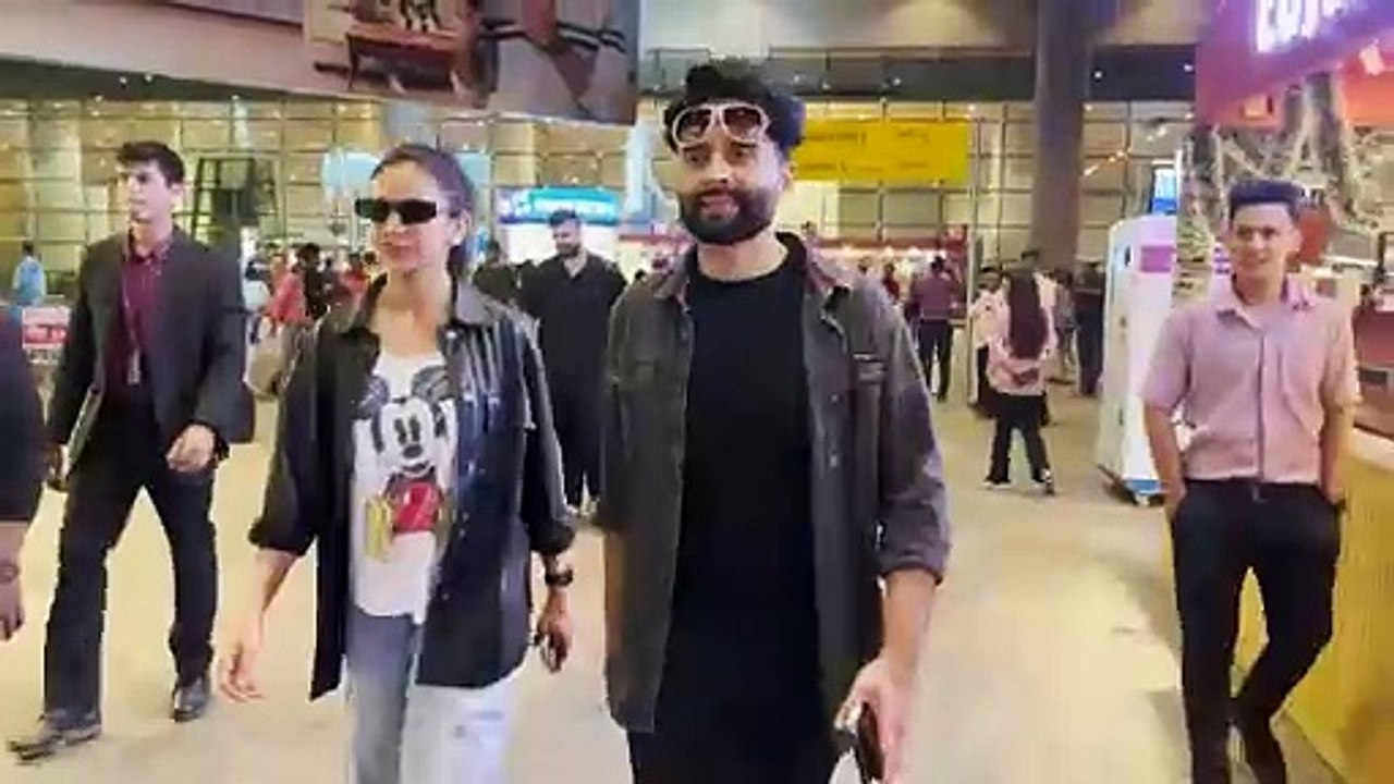 Rakul Preet Singh's outing with family and friends ahead of her wedding with Jackky Bhagnani