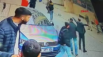 AK Partili  Aziz Yeniay'ın seçim çalışması sırasındaki silahlı saldırıda vurulma anı ortaya çıktı