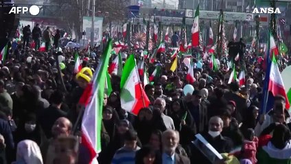 Iran celebra la rivoluzione e brucia simboli Israele