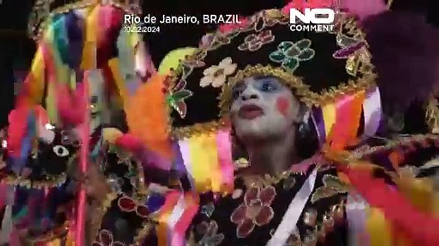 Escolas de samba já desfilam no Brasil