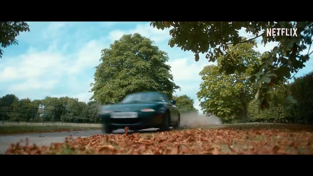 Bande-annonce de la série Un Jour : La meilleure scène du livre a été coupée dans la série et l'actrice Ambika Mod (Emma) en est dégoûtée : "Ca craint..."