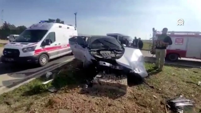 Otomobil ile hafif ticari aracın çarpıştığı kazada 6 kişi yaralandı