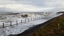 Spectacular waves at Seaburn