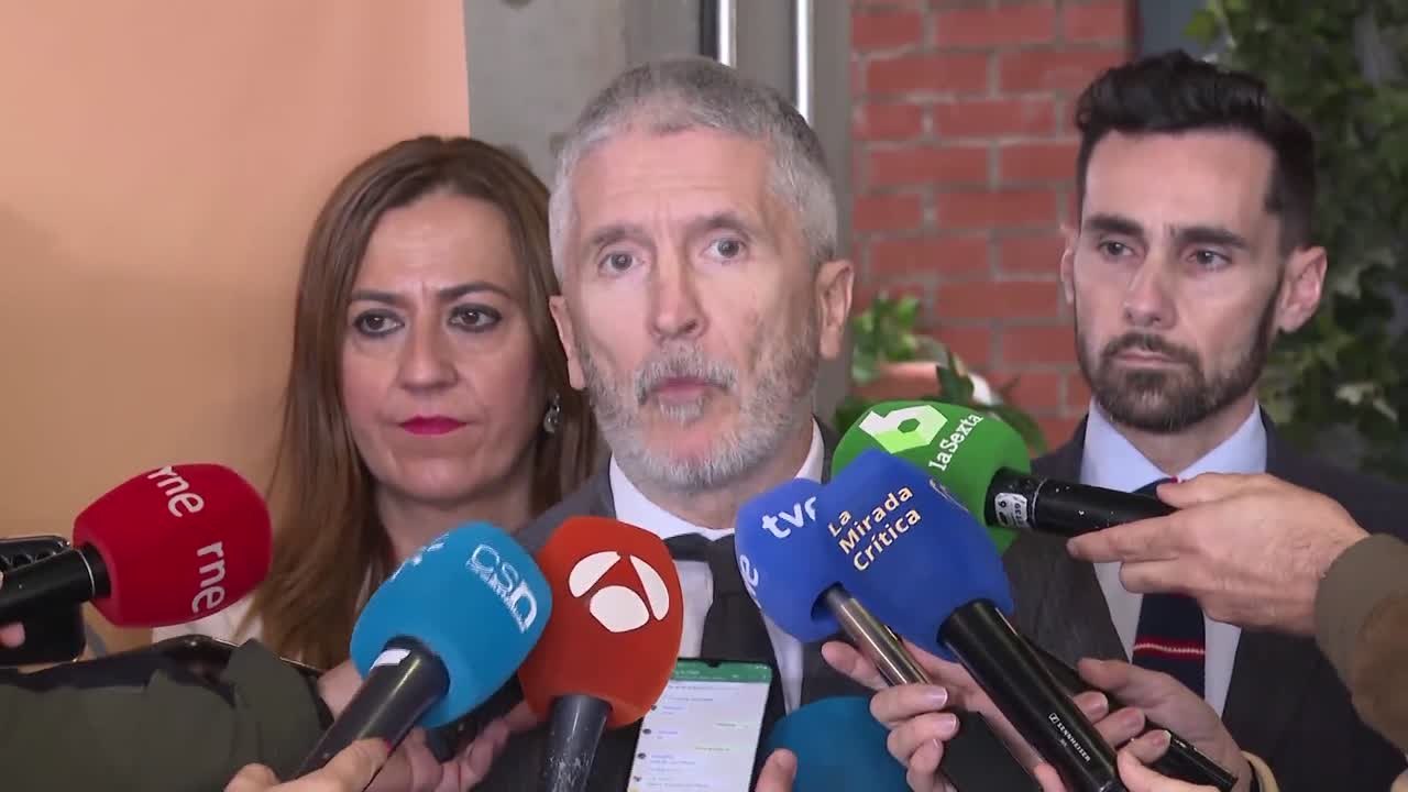 Marlaska afirma que "no me planteo dimitir" tras el "asesinato" de dos guardias civiles