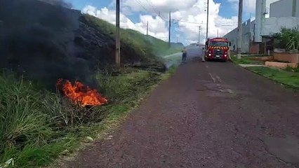 Download Video: Incêndio em vegetação mobiliza Corpo de Bombeiros no Cataratas