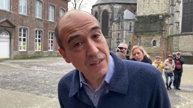 Yves Rouyet (UNESCO) venu partager la joie des Ladies binchoises au Lundi gras 2024