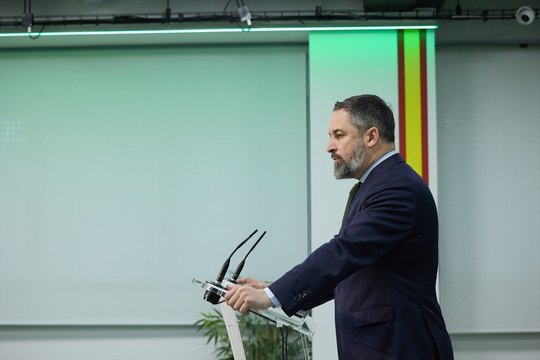 Abascal abronca a Feijóo por sus negociaciones con Junts: A nosotros no nos pillan en eso