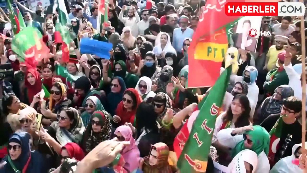 Pakistan'da eski Başbakan Khan destekçilerinin protestoları devam ediyor