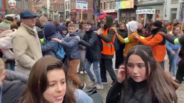 Ambiance à la viole au Lundi Gras à Binche