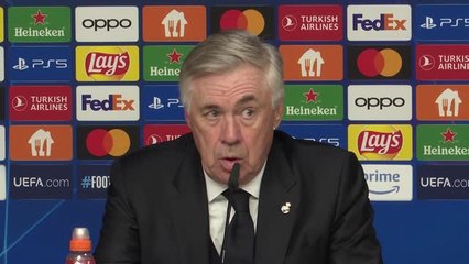 Real Madrid - Ancelotti félicite Brahim Diaz et Aurélien Tchouaméni