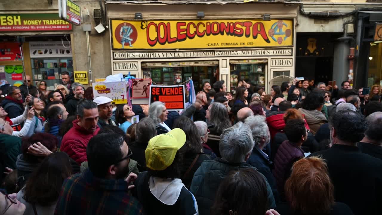 Primer contacto de un fondo buitre con los vecinos a los que quiere echar: “Intentamos que no se vayan a la calle con el culo al aire”