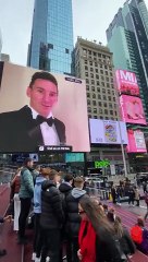 INSOLITE | grealish en bubu a fait apparaître pessi sur les écrans de Times Square à New-York.