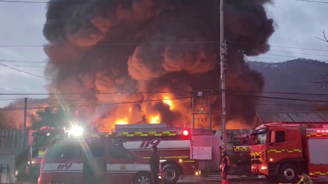 전남 담양 비닐제조공장 화재...인명피해 없어 / YTN