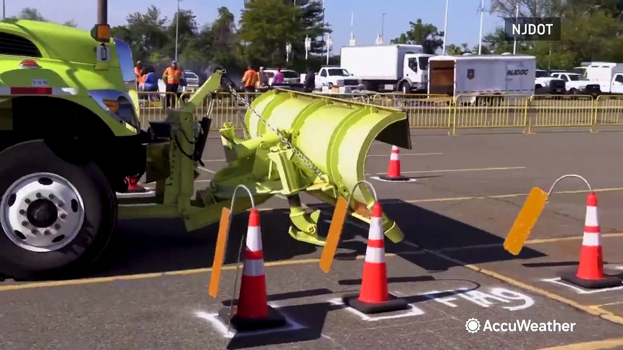 Northeast road crews prepare for heavy, wet snow