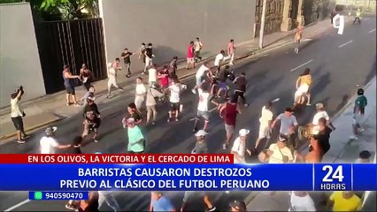 Los Olivos: barristas de Universitario y Alianza Lima se enfrentan con palos y piedras en plena calle