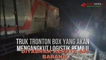 TRUK TRONTON BOX YANG AKAN MENGANKUTLOGISTIK PEMILU DITABRAK KERETA API BARANG