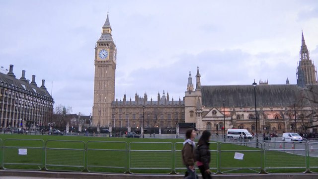 دعوات في بريطانيا لوقف تصدير الأسلحة إلى إسرائيل